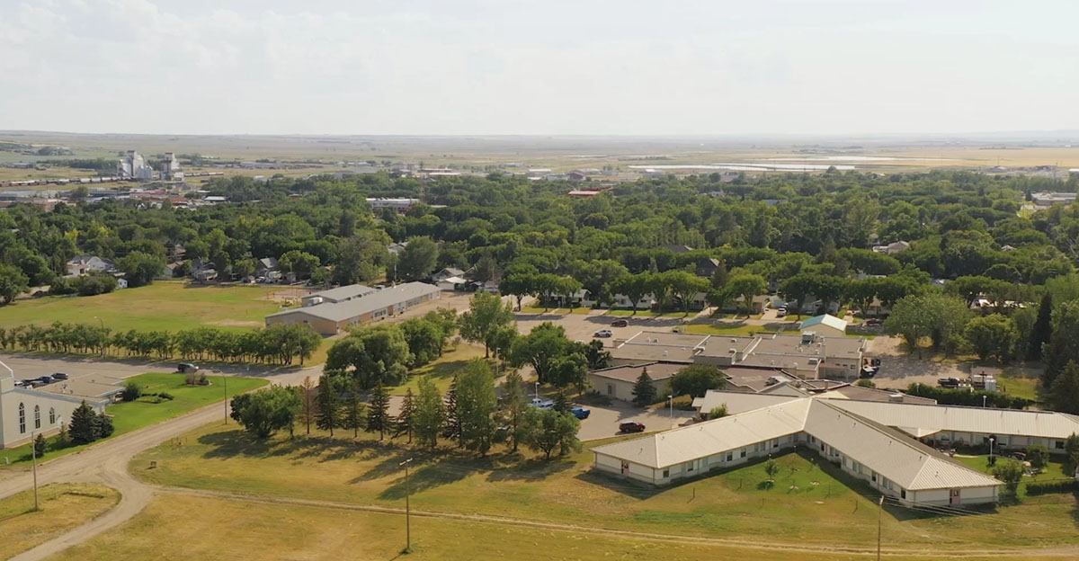 Shaunavon Hospital and Care Centre is an integrated facility with 44 long-term care beds, acute care, ER, Home Care, and a Primary Health clinic.